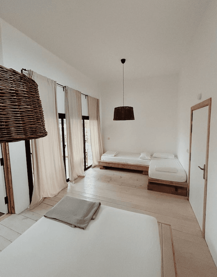 Dreibettzimmer mit Einzelbett