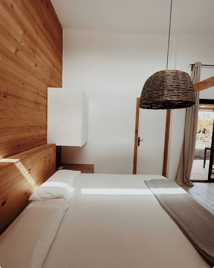 Zweibettzimmer mit großem Bett