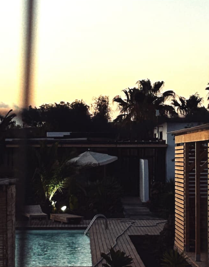 Pool bei Sonnenuntergang