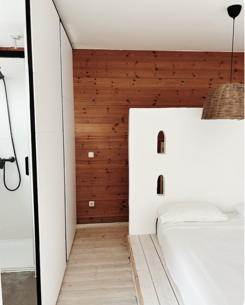 Doppelzimmer mit Blick ins Bad